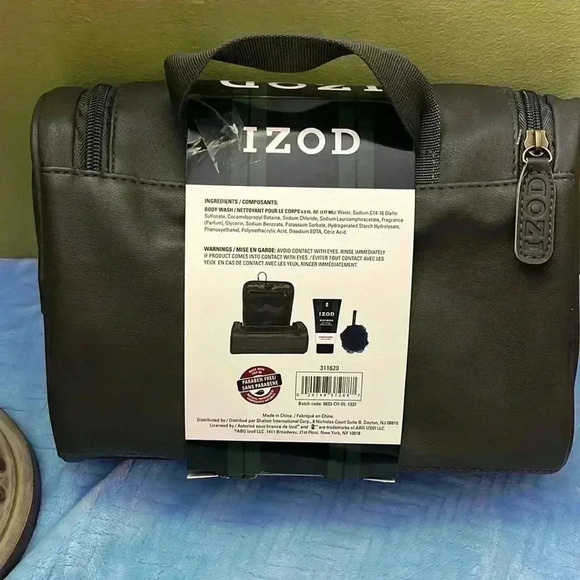 🆕 Izod Three Piece Travel Kit - Picture 2 of 8